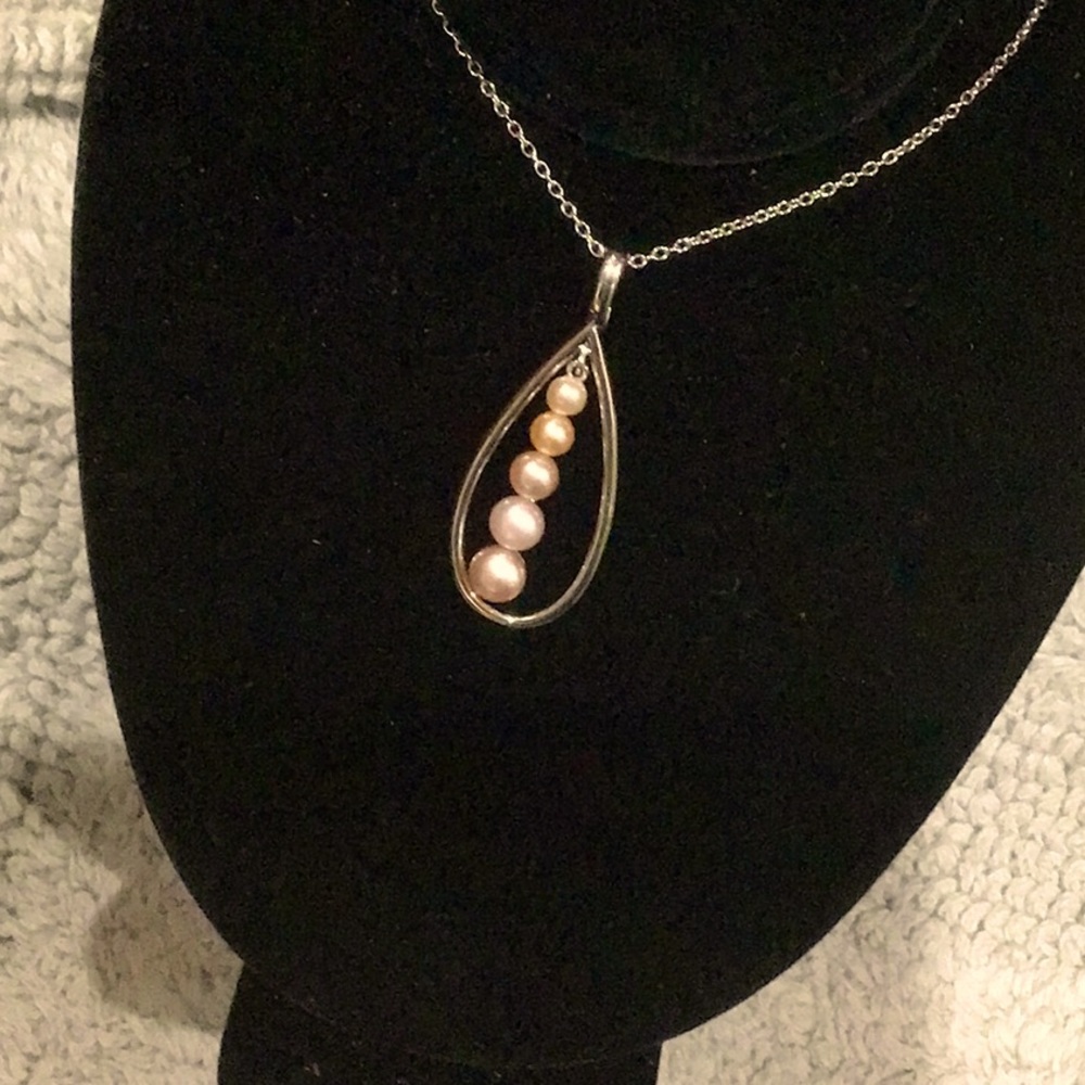 Honora NWT pink pearl Teardrop pendant necklace. W/ sterling silver chain